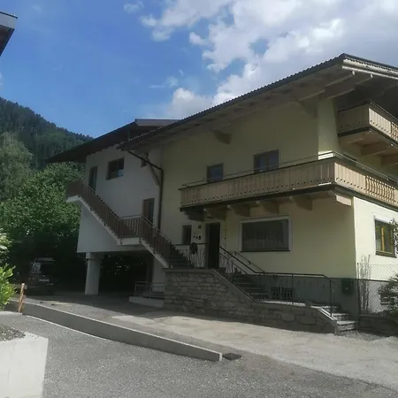 Eberharter Apartment *